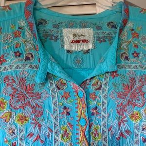 COPY - Beautiful style and color! Relaxed fit hides body flaws . Excellent cond…